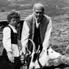 Heidi et son grand-père avec les chèvres